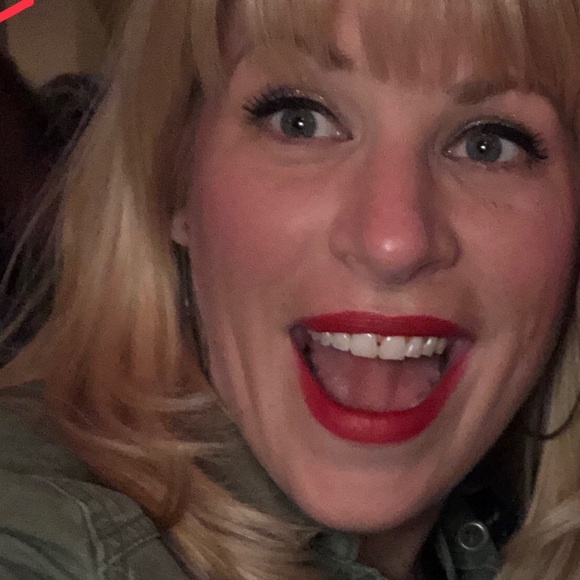 Meet your Posher, Lauren - Picture 1 of 1